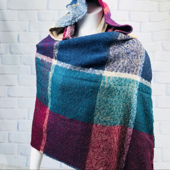 LAST ONE - Plaid wrap with hood - Picture 6 of 7